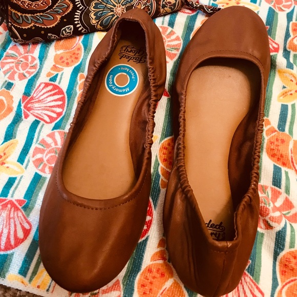 Faded Glory Shoes - 🌴Faded glory | size 9 camel color flats w stretch